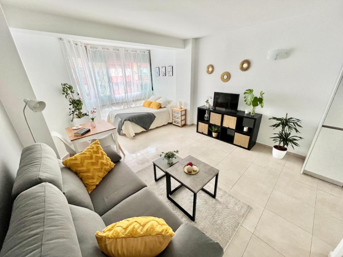 PRECIOSO ESTUDIO CON PISCINA, JUNTO A LA PLAYA - Housity