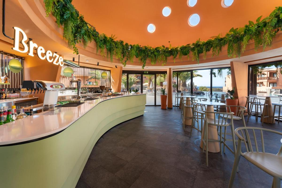 Un restaurante o sitio para comer en Barceló Tenerife Royal Level