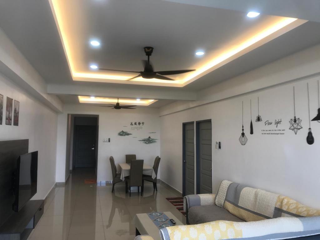 Venus Hollywood Homestay Sitiawan - Housity