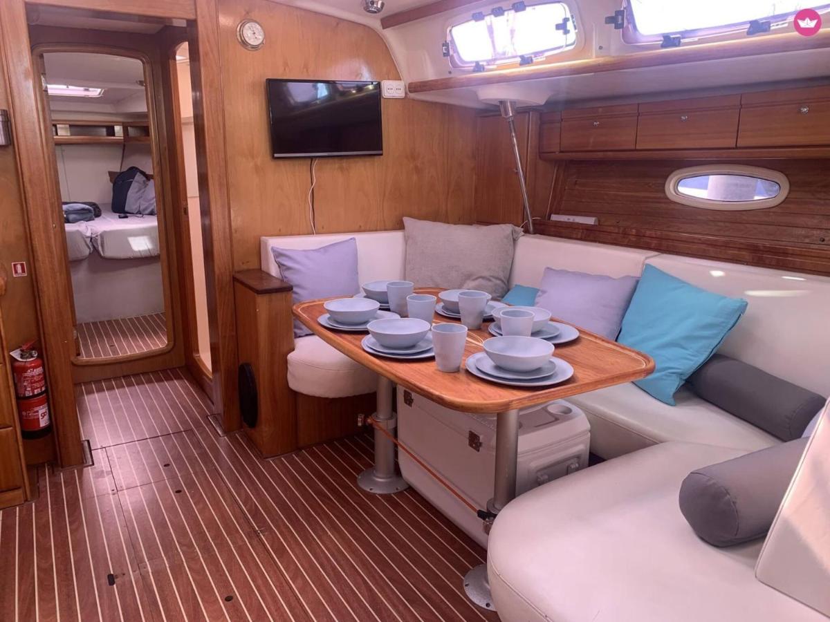Suitetrails - An amazing experience Enjoy the city from a boat Up to 8 people
