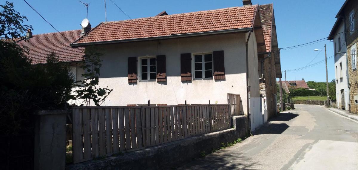 Charmante maisonnette avec jardin - Housity