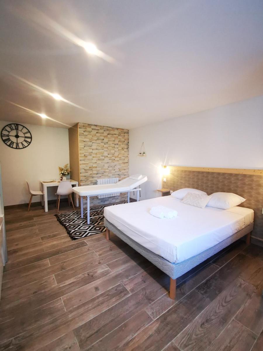 Le temps d'une pause, jacuzzi et table de massage - Housity