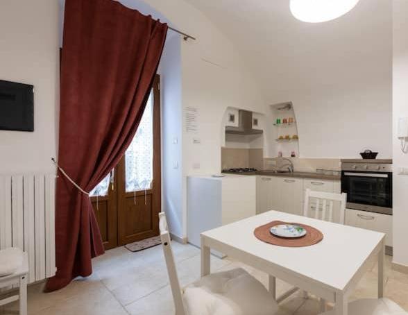 AFFITTACAMERE VICOLO 9 - Housity
