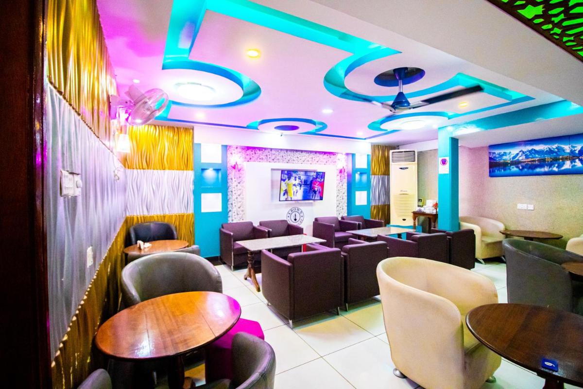 Ocean Crown Hotel - Housity