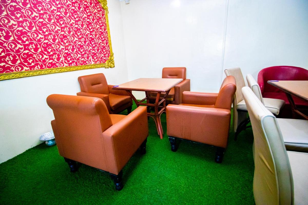 Ocean Crown Hotel - Housity