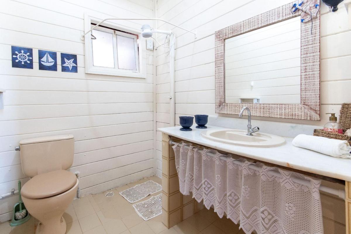 Casa pé na areia na melhor localização da Praia de Porto Mirim por Carpediem - Housity