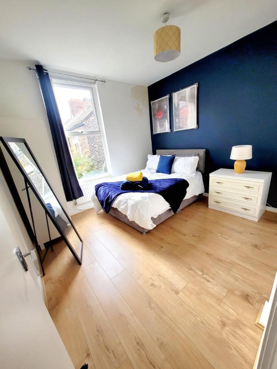 *NEW* Grant 7 Bed House steps away from Stadium - Housity