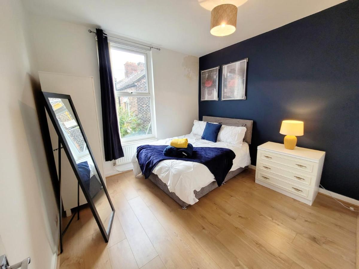 *NEW* Grant 7 Bed House steps away from Stadium - Housity