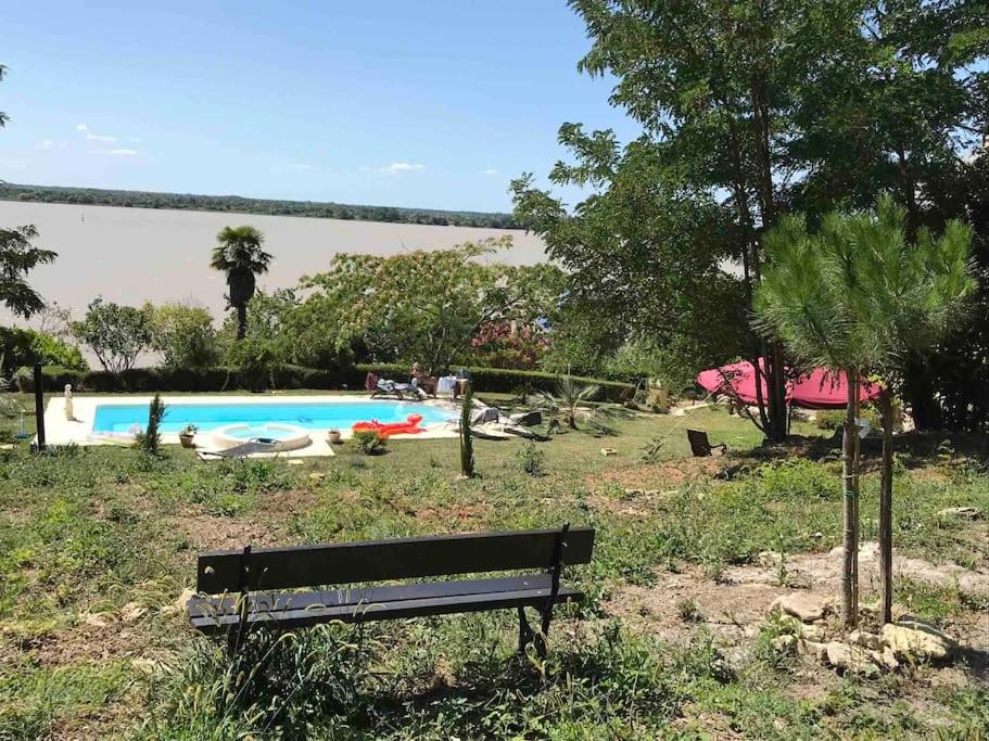 Tiny House mit Pool im Château-Park - Housity