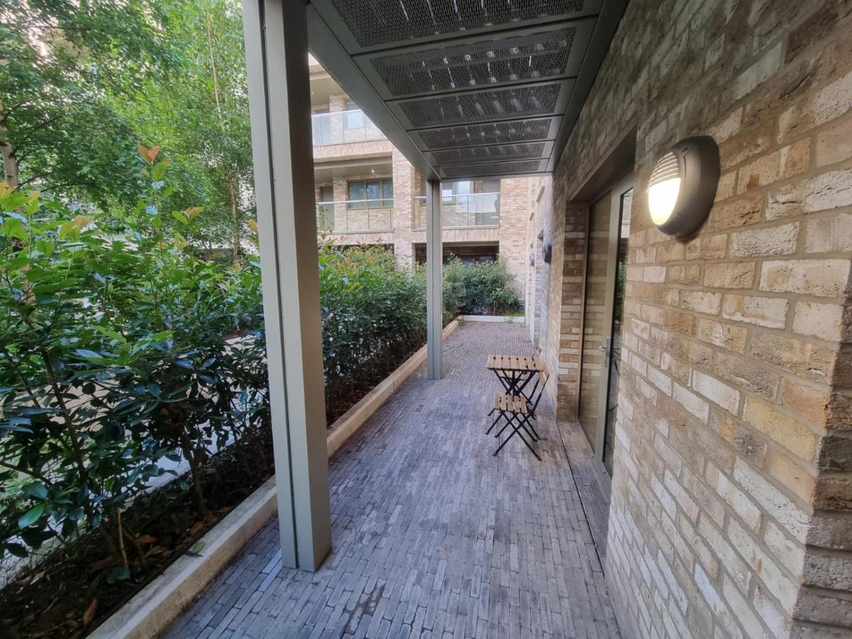 ExCel London - Fantastic Garden - 3 Bedroom-Condo - Housity