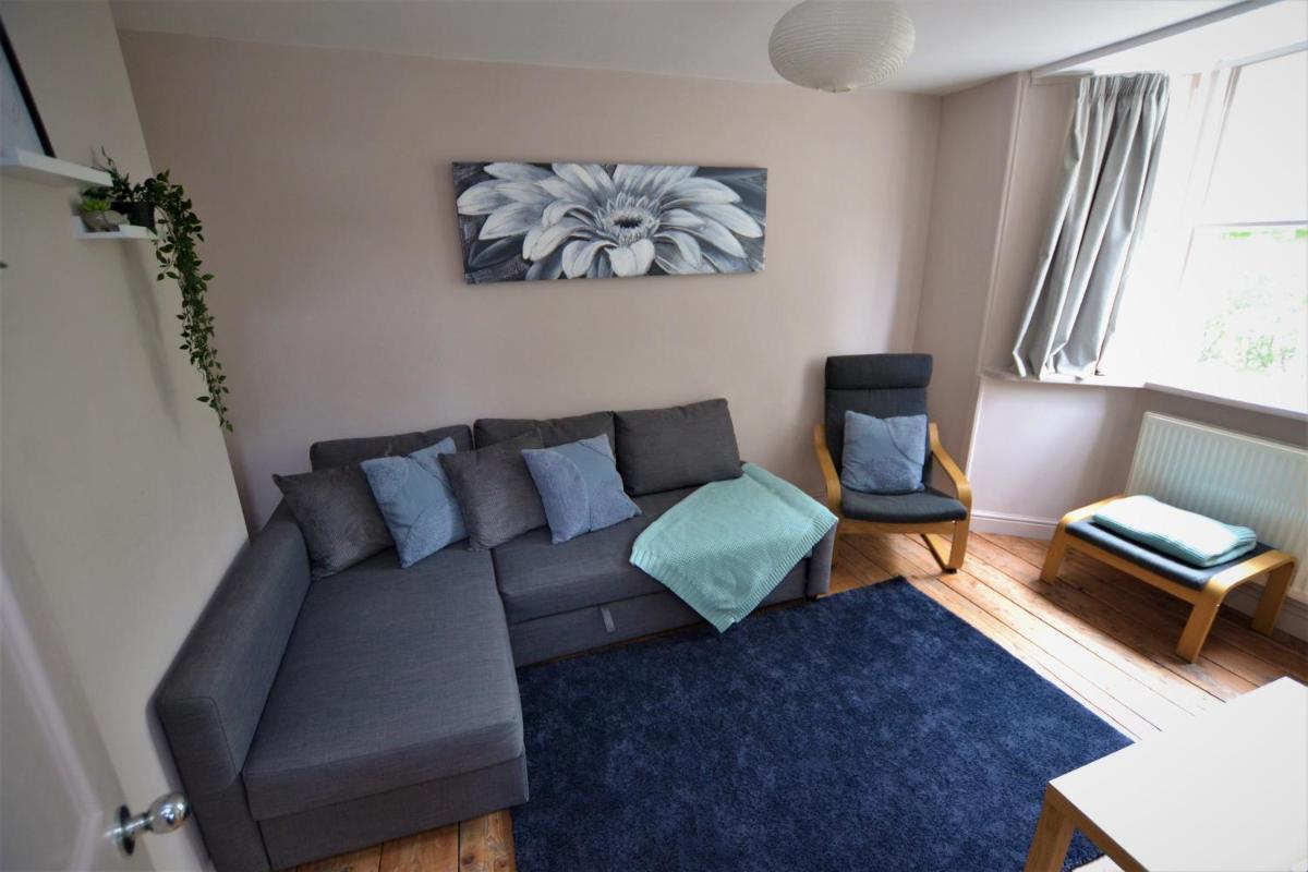 Opal Dream * Whole House * Wi-Fi Beach *Town 2 Bed - Housity