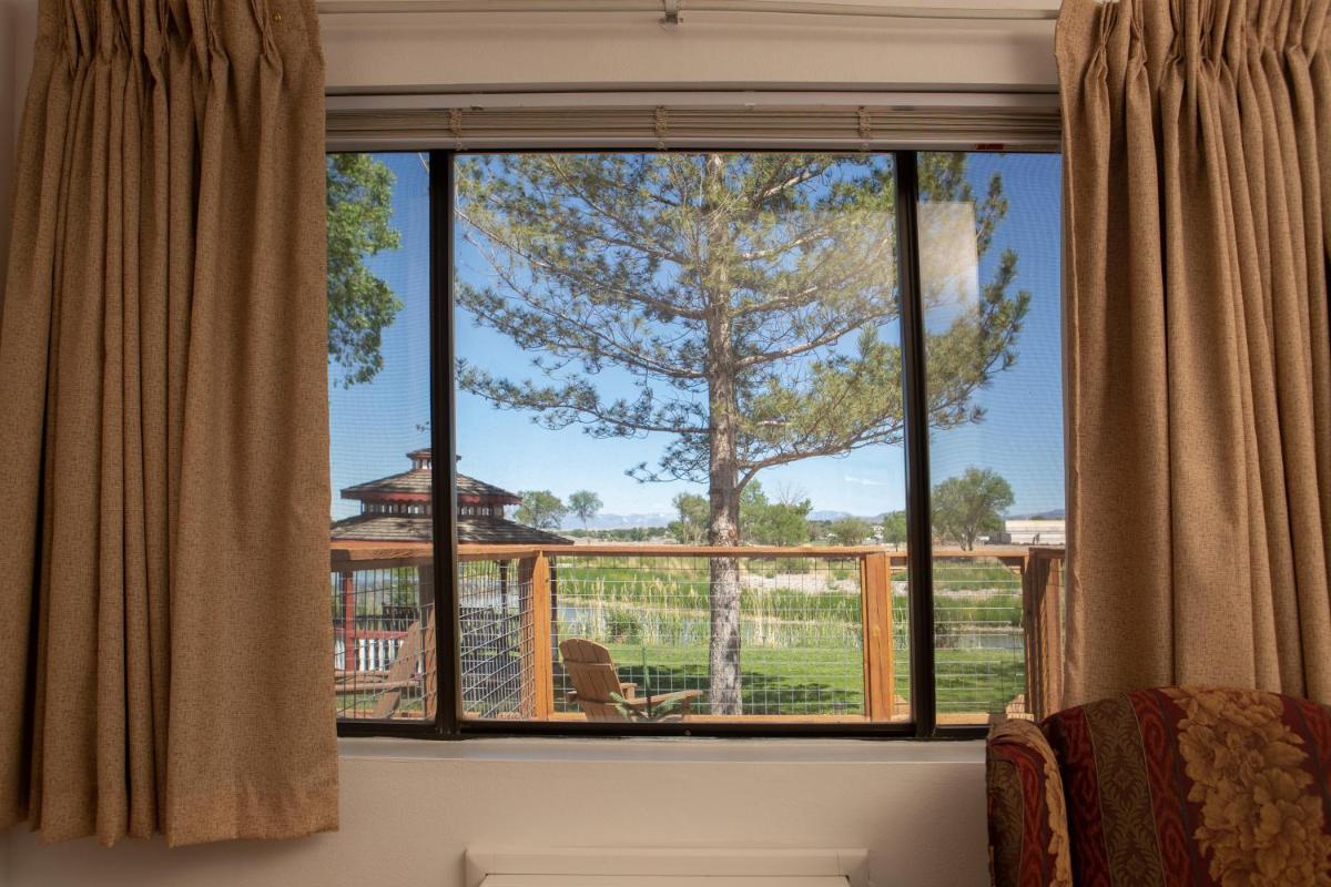 Riverwood Inn Hotel Signature Queen Suite - Housity