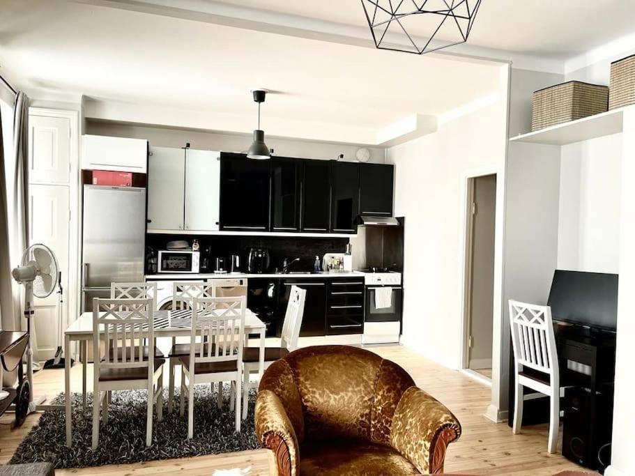 Spacious well equipped Home, 5th floor - Housity