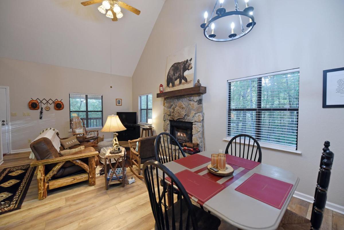 The Happy Place near Nottely Lake in Blairsville - Housity