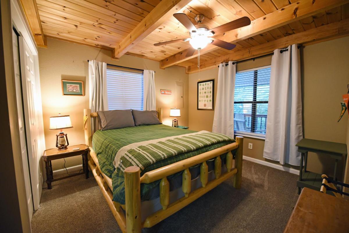 The Happy Place near Nottely Lake in Blairsville - Housity