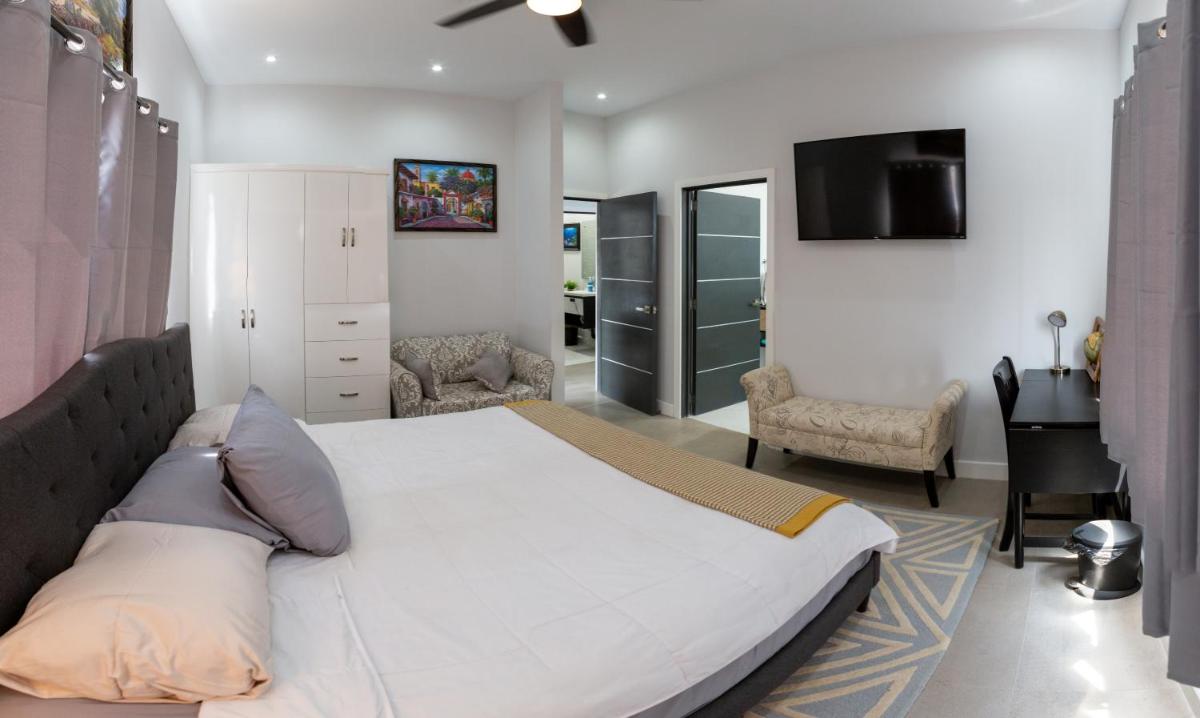 Luxury Modern Ocean Home for 20 guests - Housity