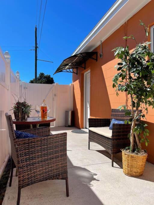 The Citrus Guesthouse in Tampa - Hizvo