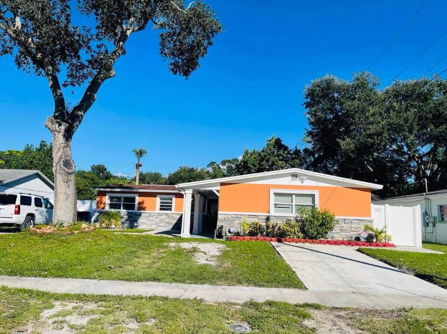 The Citrus Guesthouse in Tampa - Hizvo