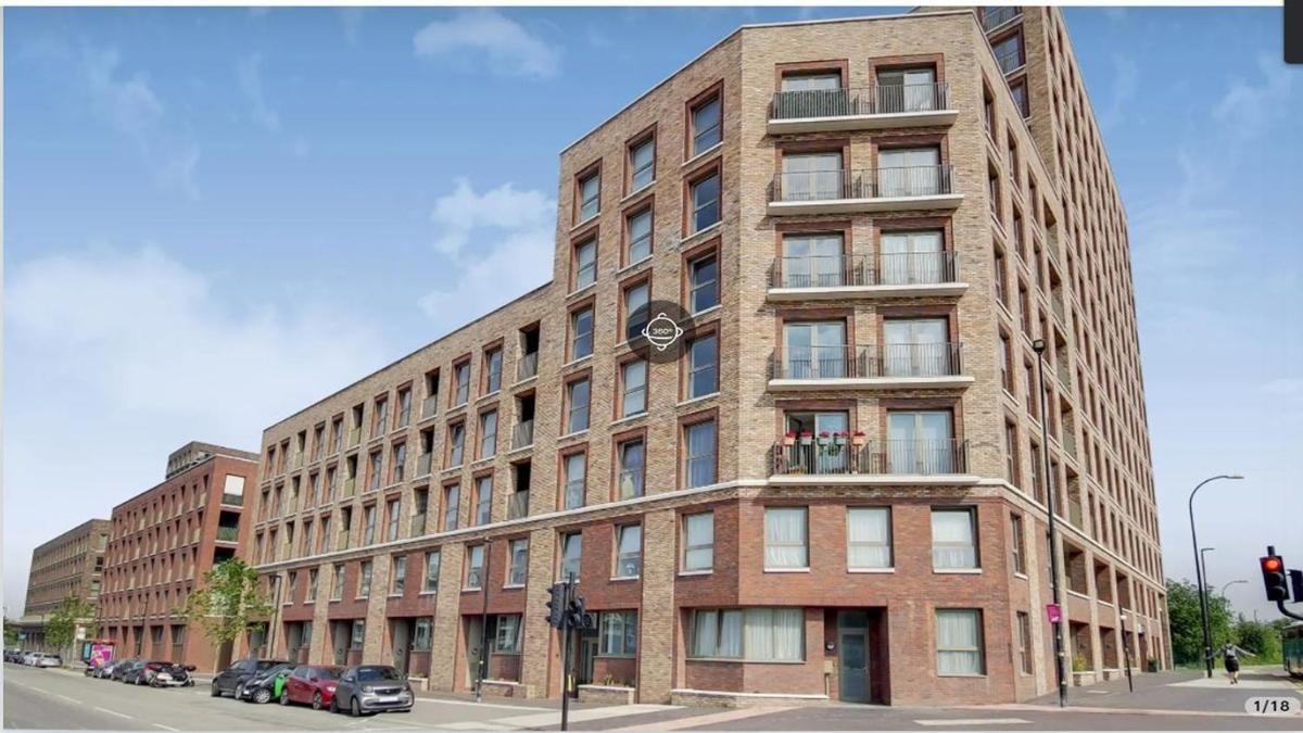ExCel London - Fantastic Garden - 3 Bedroom-Condo - Housity
