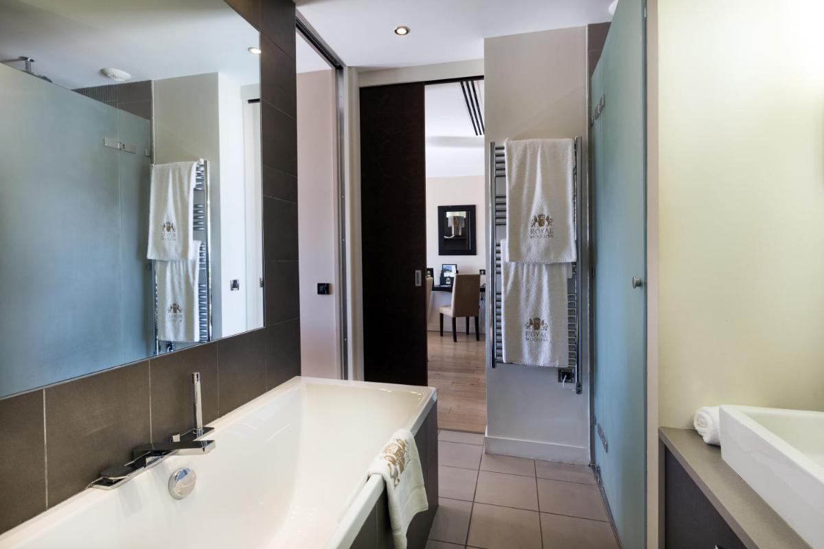 Salle de bains dans l'établissement Royal Mougins Golf, Hotel & Spa de Luxe
