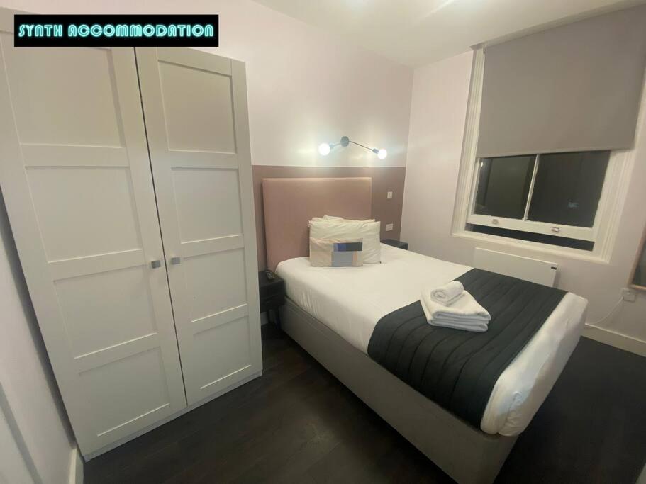 NEW 1Bed Studio Apartment with Free Netflix in Notting Hill! - Housity