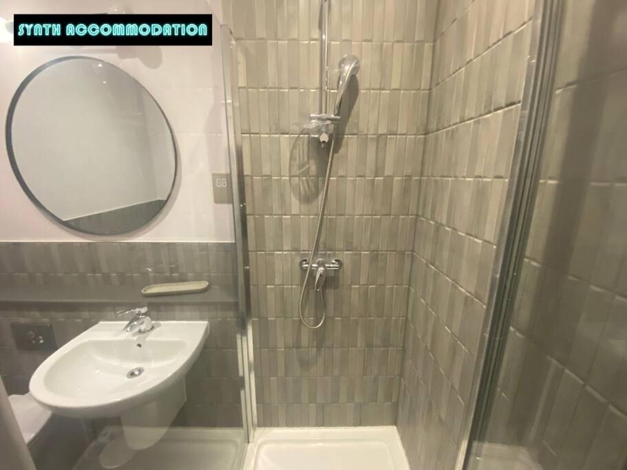 NEW 1Bed Studio Apartment with Free Netflix in Notting Hill! - Housity