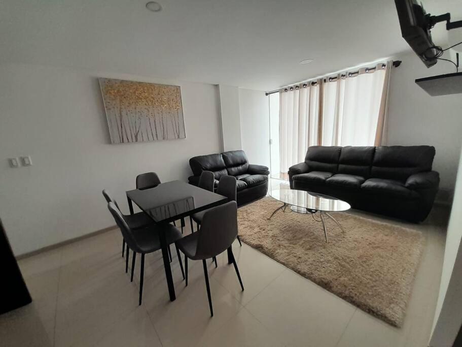 Suitetrails - Elegante departamento en Urbarí - Cond. Aruma