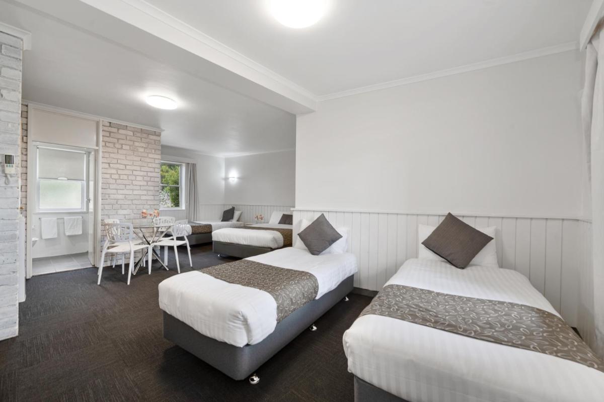 Coach House Launceston - Housity