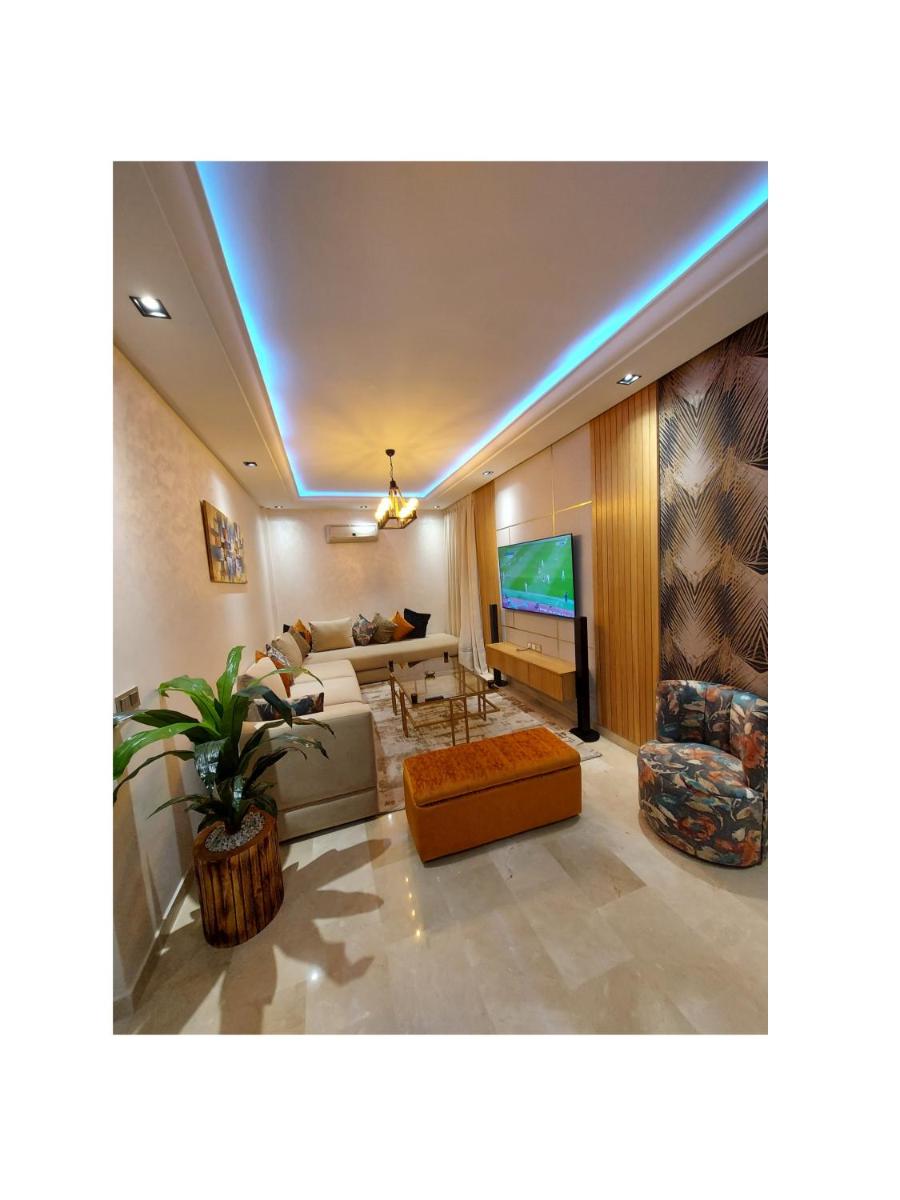 Suitetrails - luxury downtown apartment of 80m2 in front of Hassan 2 Mosquē and sea from family , pour famille , INTERDIT COUPLES ARAABIC NON MARIÉ, FORBIDDEN UNMARRIED ARAABIC COUPLES basement car park