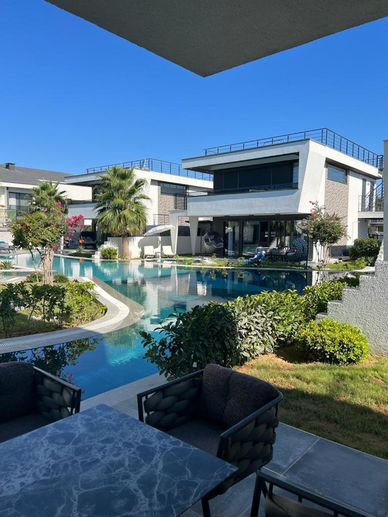 Suitetrails - Villa Ayuda Luxury 3 Bed Spa Retreat