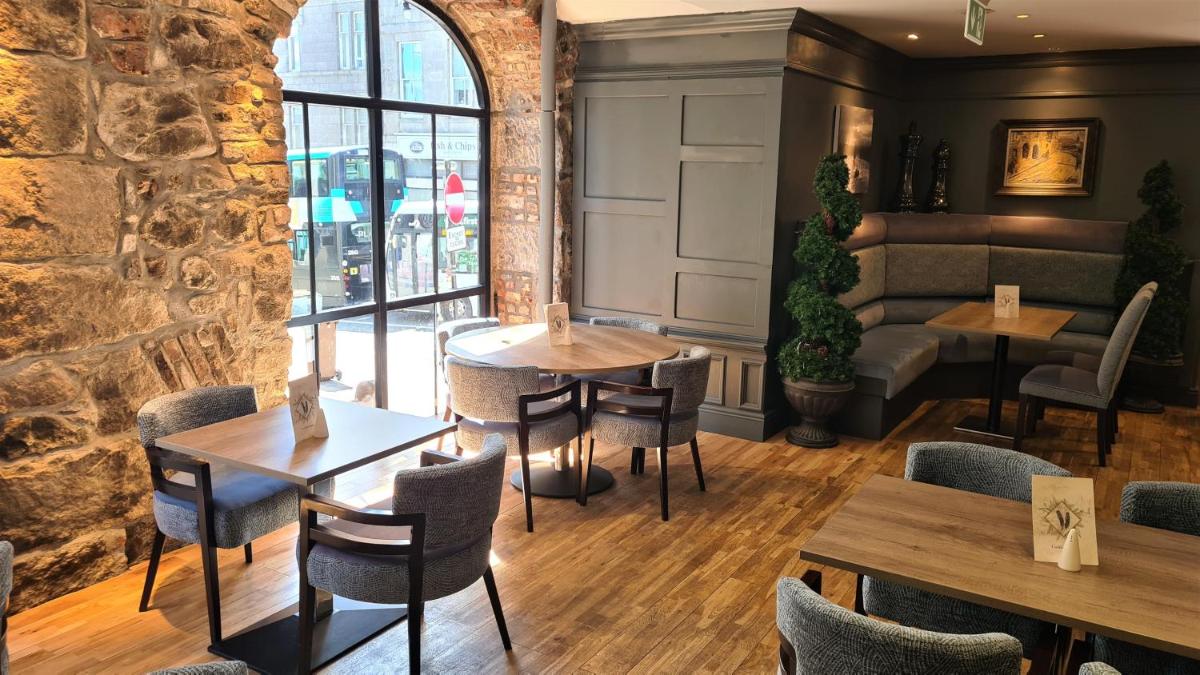 Aberdeen Douglas Hotel - Housity