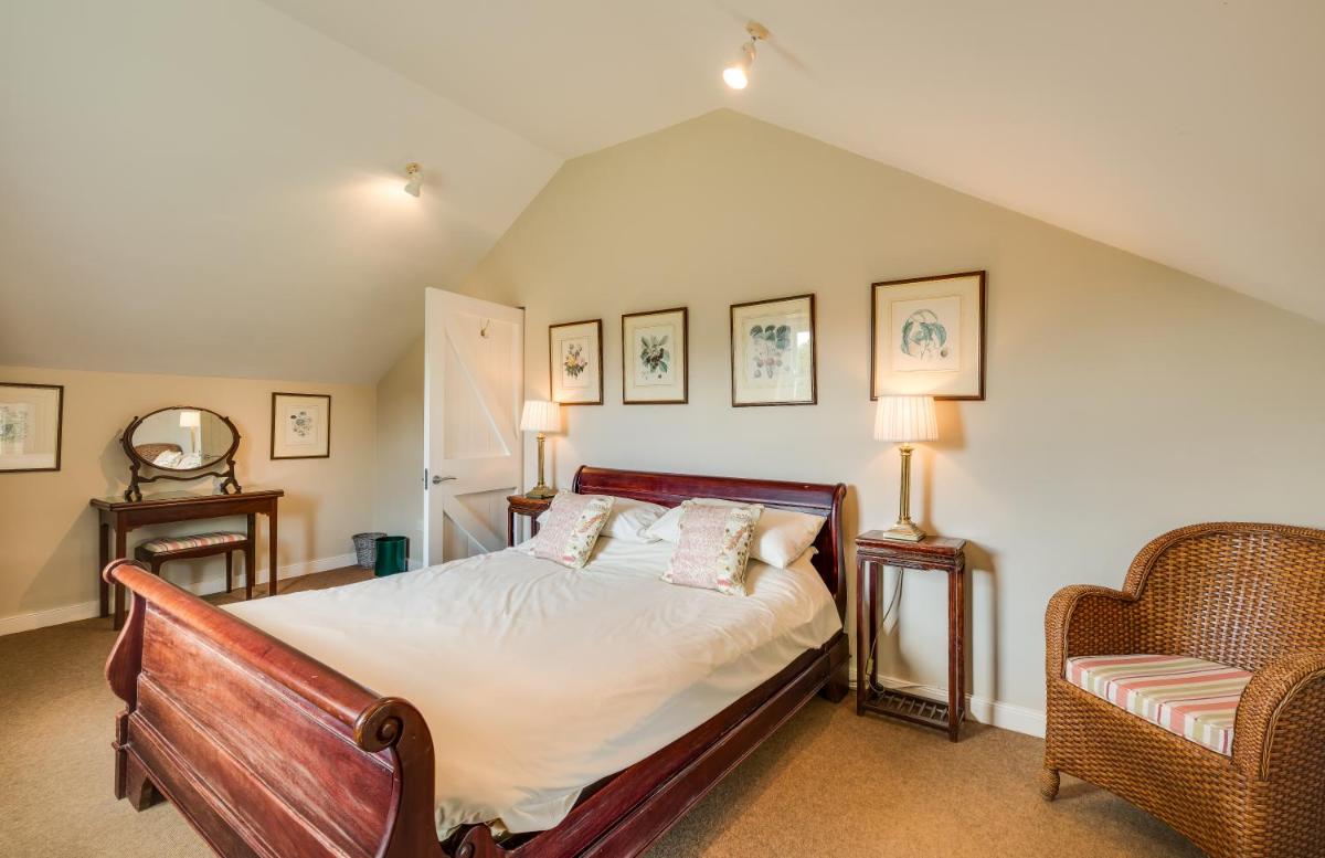 Belle Isle Castle and Cottages - Housity