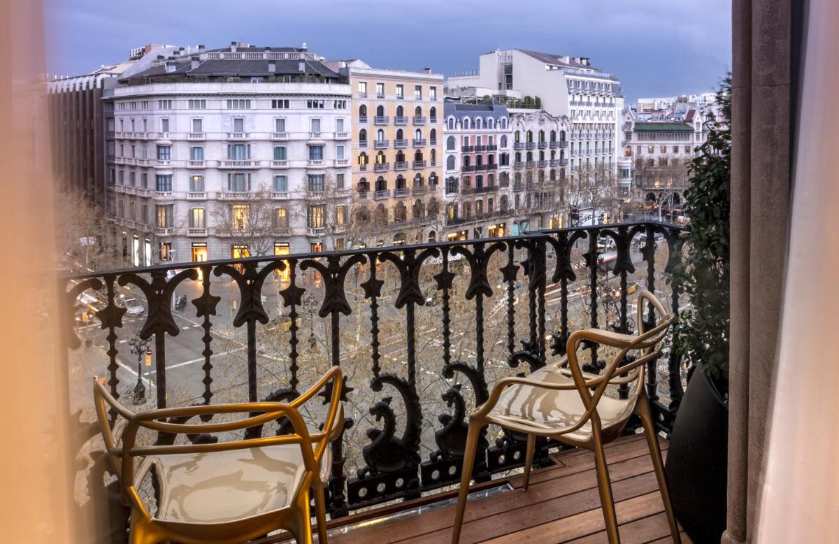 Un balcón o terraza de Monument Hotel