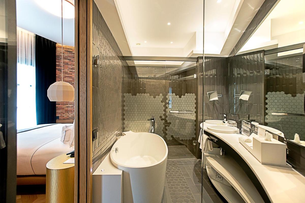 Un baño de Monument Hotel