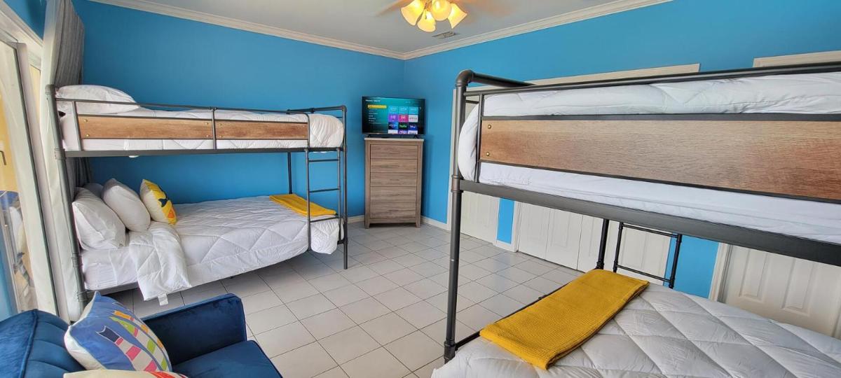 Chris Beach Pool Townhome - Housity