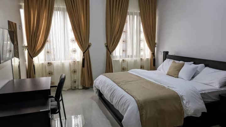 Suitetrails - Exclusive 2 bedroom Service apartment in the heart of Owerri.