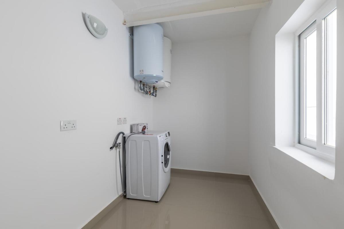 Suitetrails - Charming Three Bedroom Townhouse One Minute Away From The Seafront