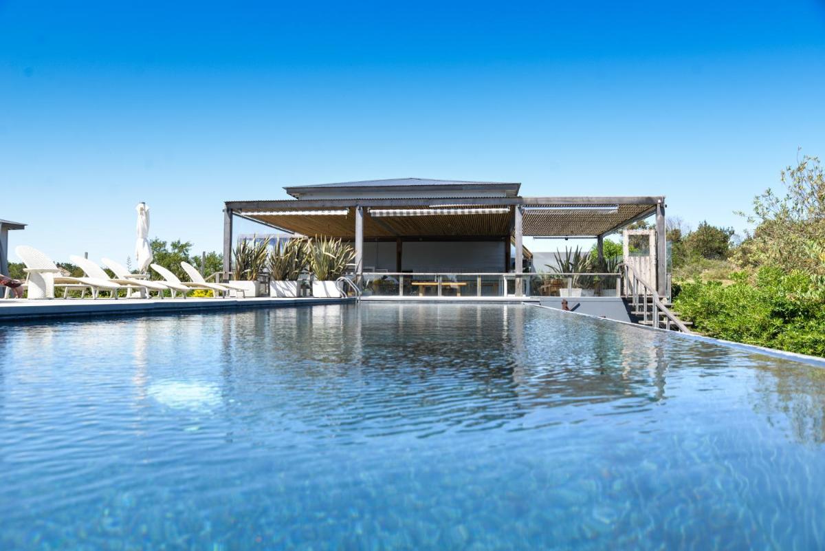 Anastasio Hotel & Beach Club - Housity