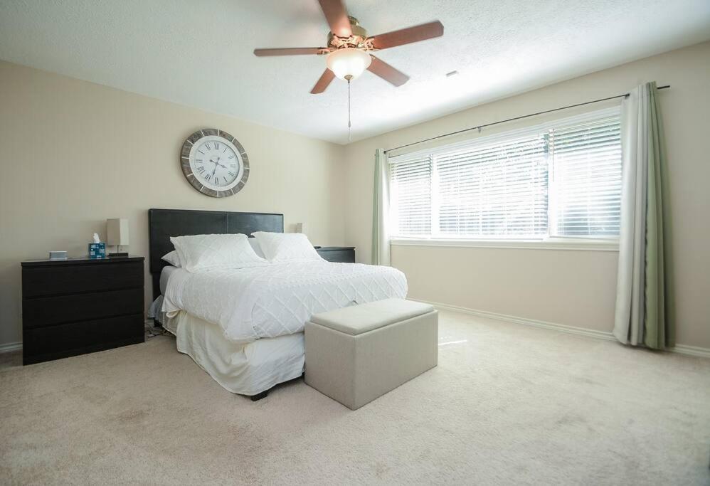 Storm Damage! Need Long-Term Rental! We Can Help - The Woodlands - Housity