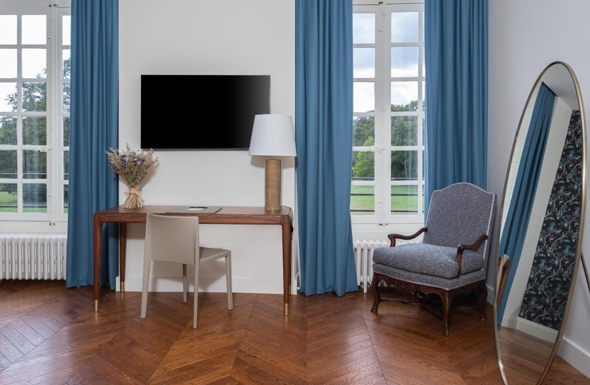 Télévision ou salle de divertissement dans l'établissement La Borde en Sologne Château & Spa