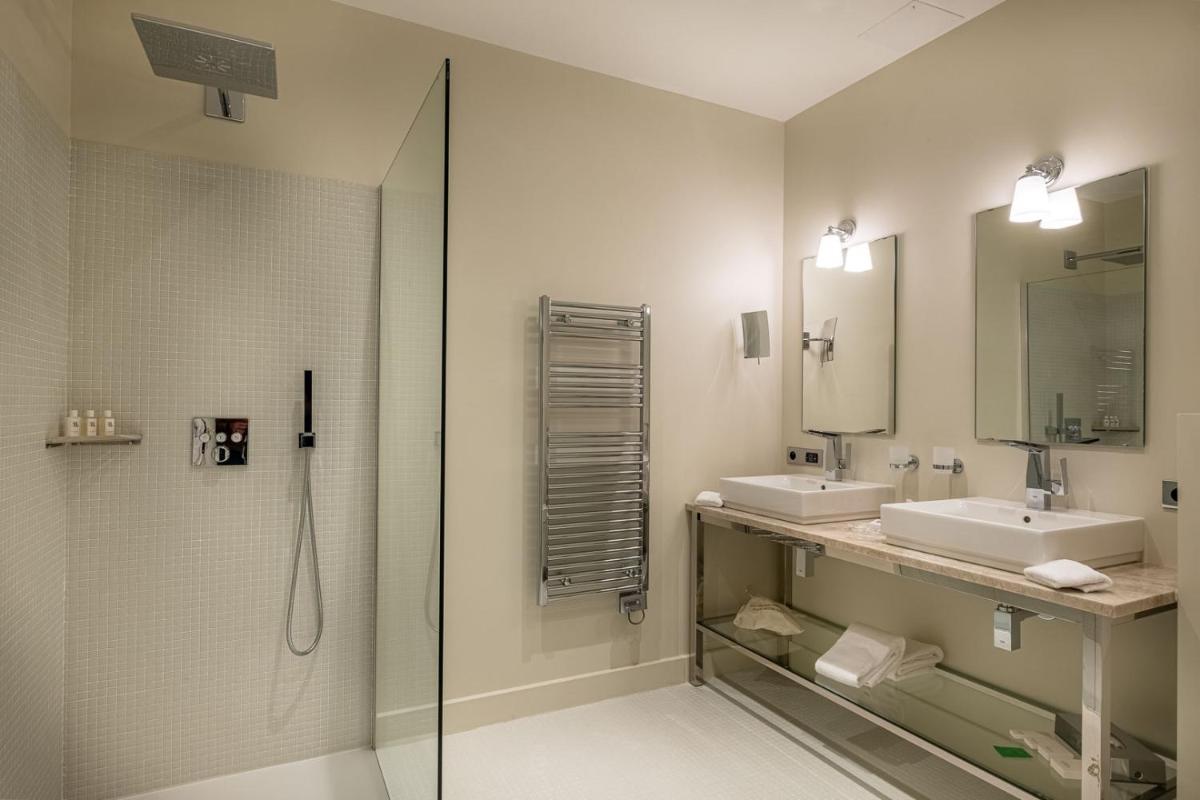 Salle de bains dans l'établissement La Borde en Sologne Château & Spa