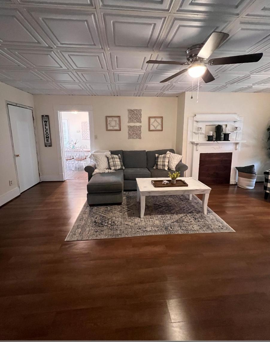 Farmhouse Inspired Haven - Housity