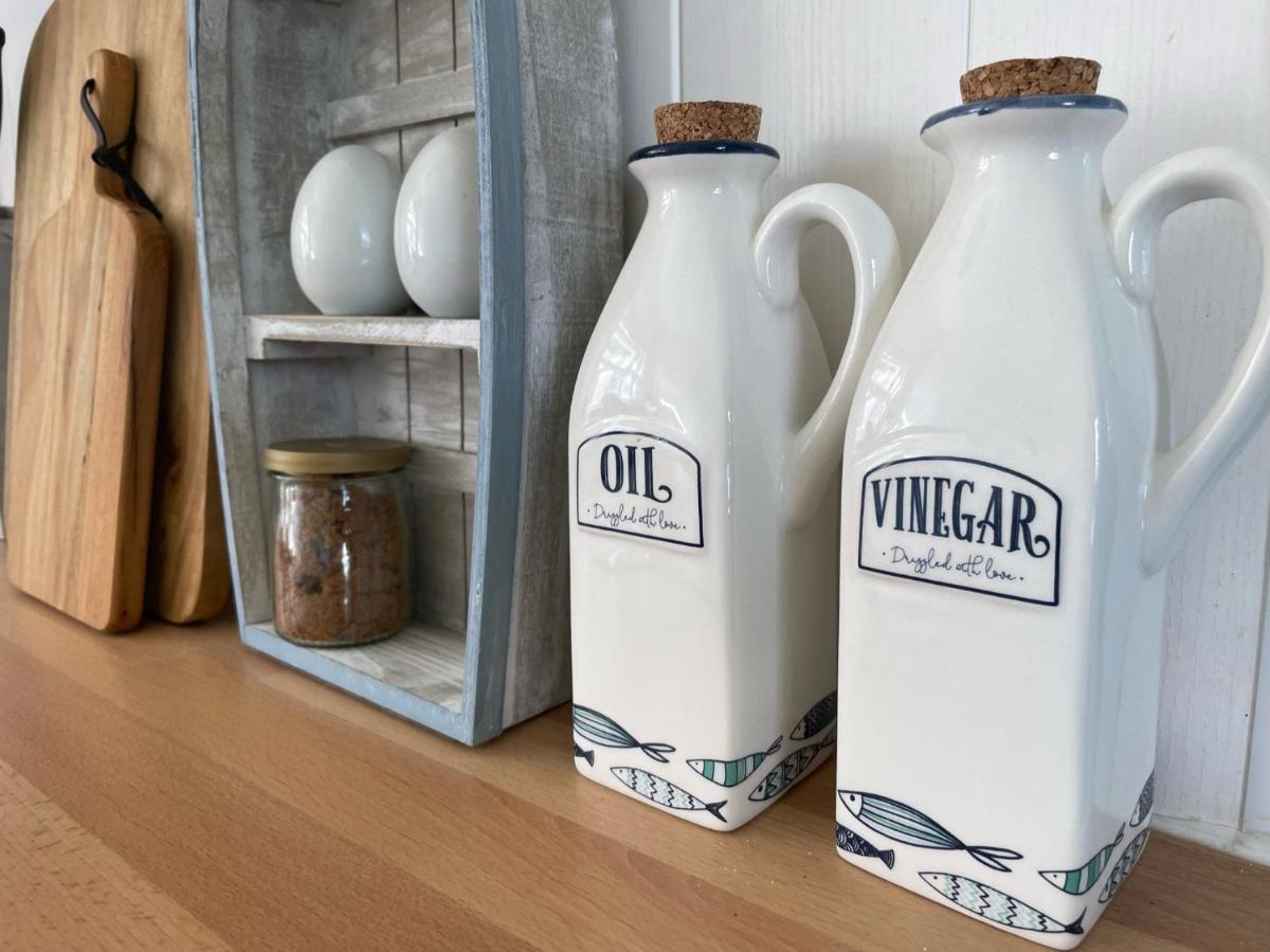 Entire Cozy Chalet in Bideford Bay Holiday Park - Housity