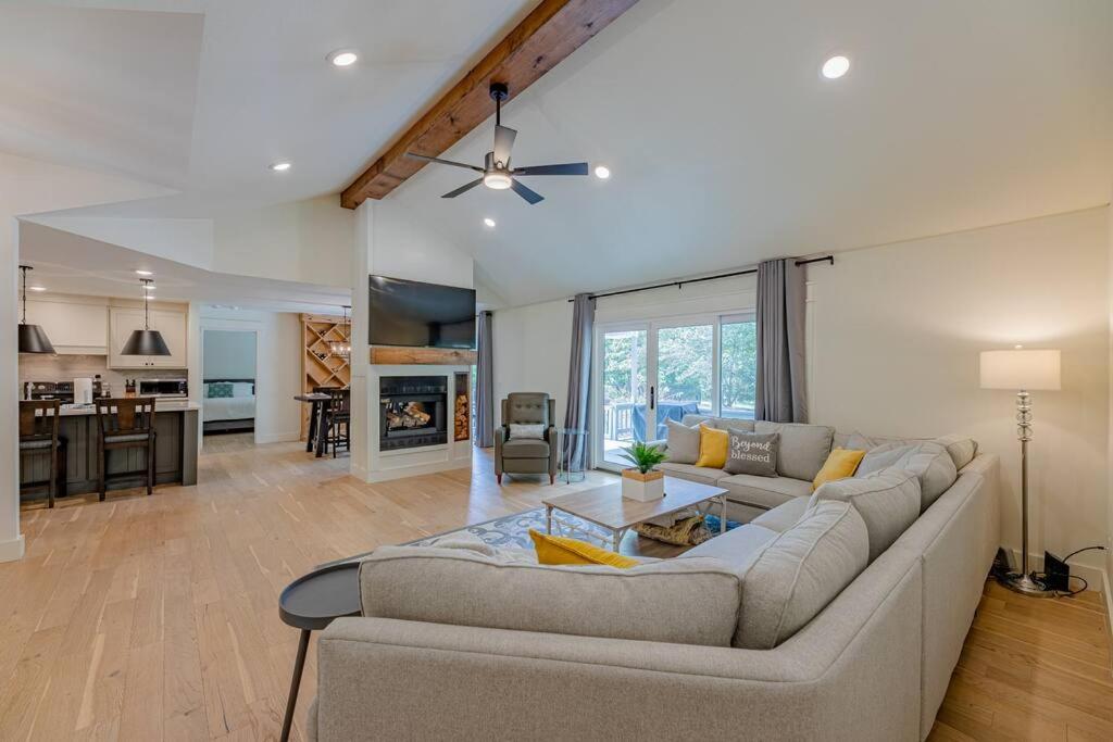 Featured On HGTV! Private Lake Access! MTB Trails - Housity
