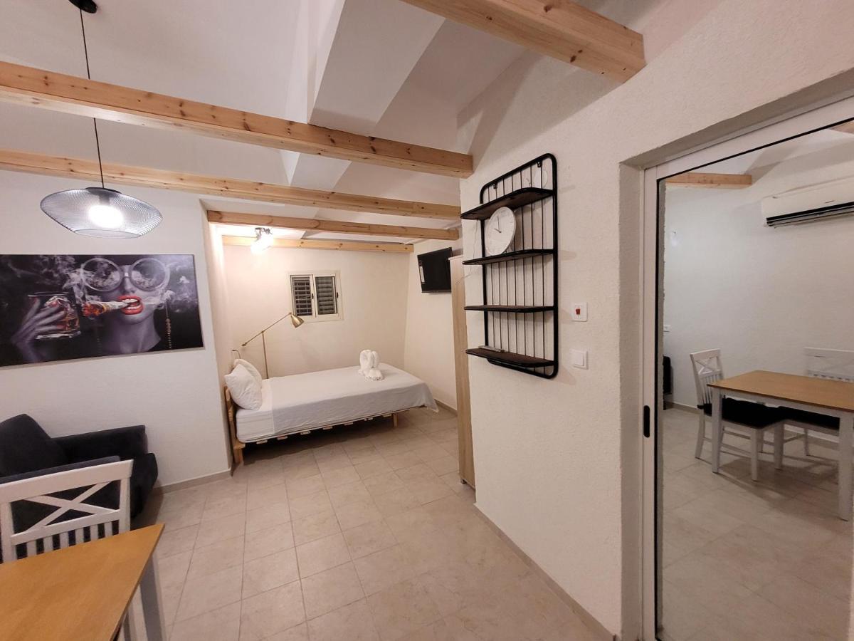 Maya Guest House - German Colony & Baháí Gardens, Haifa - Housity