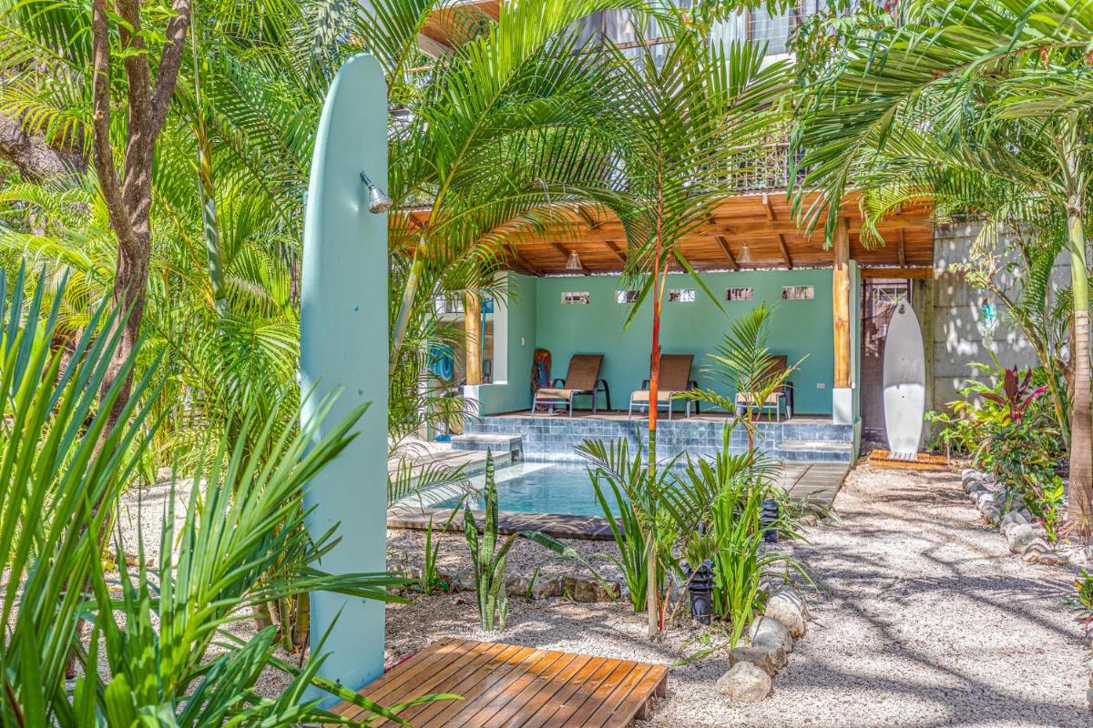 WHITE PICKET FENCE - Housity