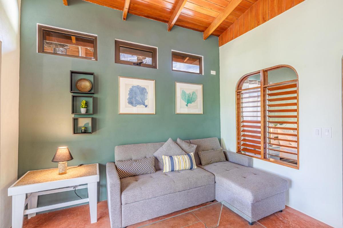 WHITE PICKET FENCE - Housity