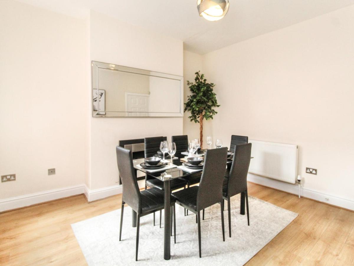 Liverpool City Centre House with Parking & Wifi by Amazing Spaces Relocations Ltd - Housity
