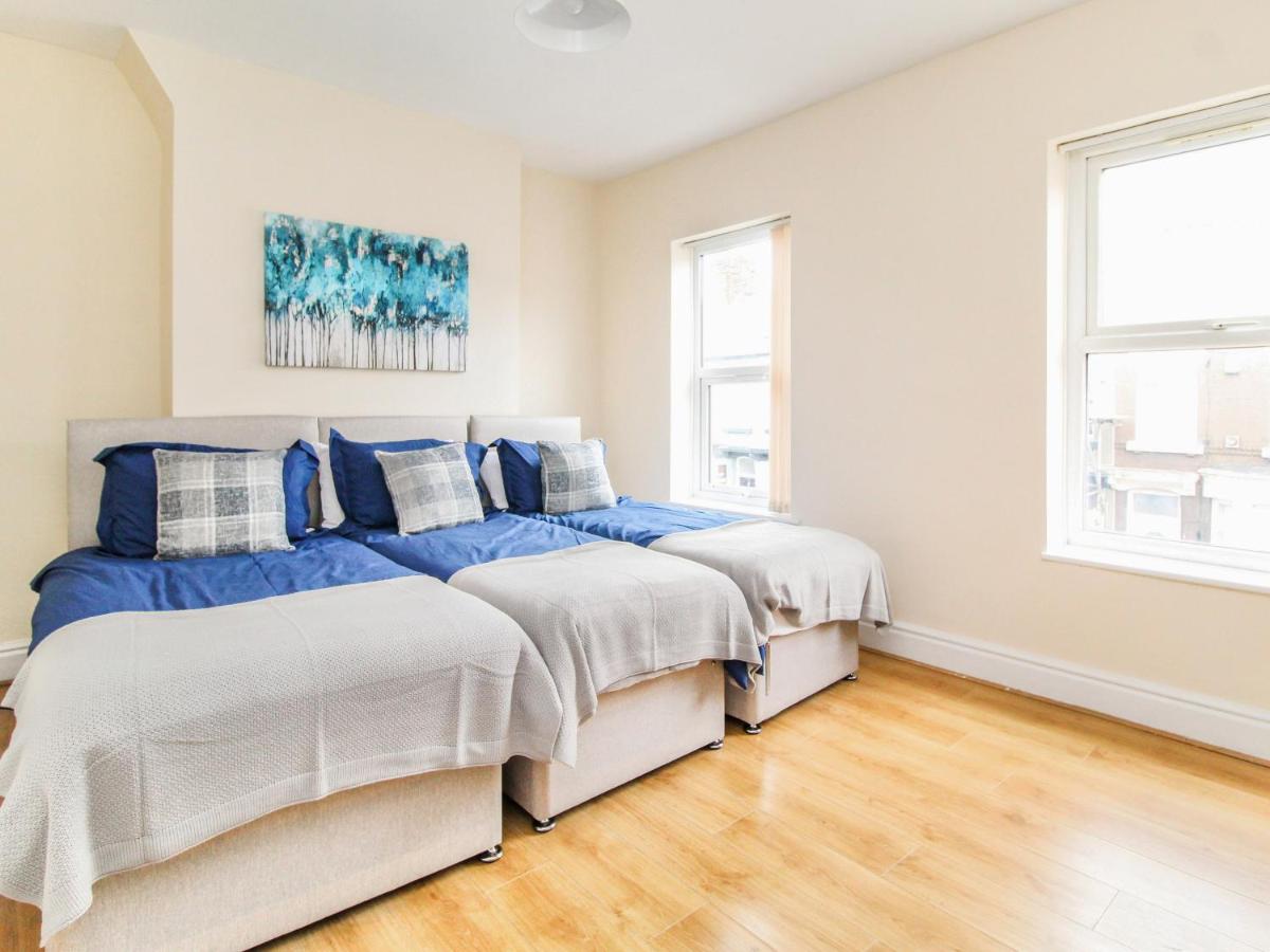 Liverpool City Centre House with Parking &amp; Wifi by Amazing Spaces Relocations Ltd - Housity