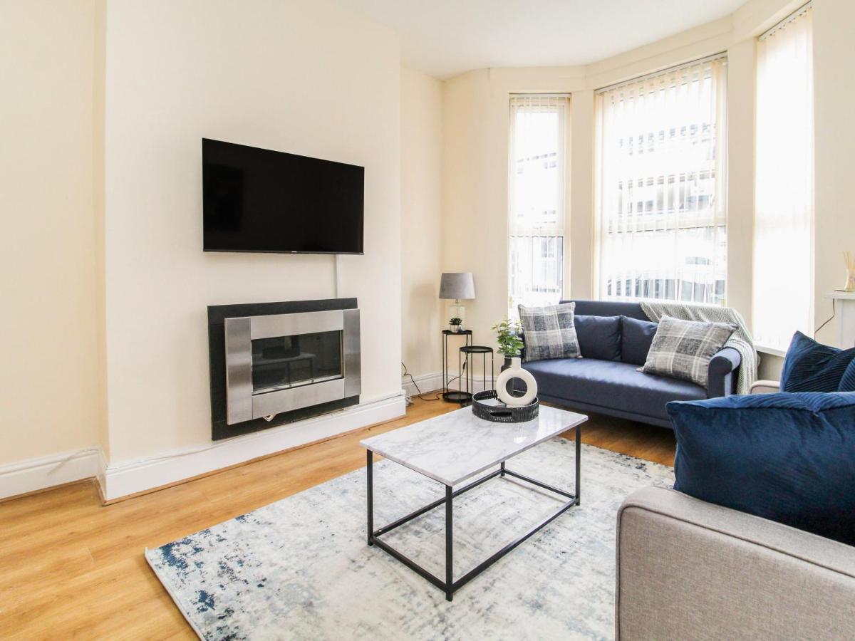 Liverpool City Centre House with Parking & Wifi by Amazing Spaces Relocations Ltd - Housity